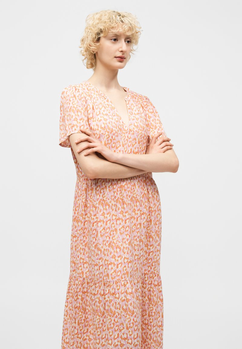 Chloé - Robe longue vintage en soie et crêpe beige bordée de dentelle, taille M Chloé - Robe longue vintage en soie et crêpe beige bordée de dentelle, taille M