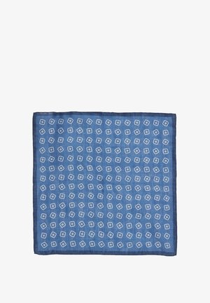 Écharpe bleue à motifs fabriquée en tissu léger, présentant un design géométrique répété. Les bords sont soigneusement finis.