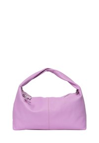 Borsa a tracolla in pelle viola con manico curvo e imbottito, chiusura con zip e superficie liscia. Presenta un sottile dettaglio di cucitura sul davanti.