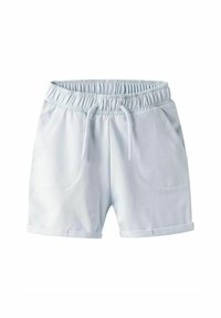 Pantaloni corti di cotone azzurri con vita elastica, lacci regolabili, due tasche frontali e orli arrotolati. Texture morbida, design casual.