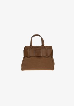 Borsa a mano in pelle marrone con parte superiore intrecciata, ampia tracolla e logo impresso. Forma strutturata con base piatta per maggiore stabilità.