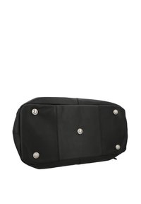 Černá kožená taška s obdélníkovým tvarem, se kovovými hroty na dně, texturovaným povrchem a prošitými svislými detaily.