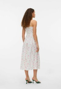 Vero Moda VMHALLIE - Dnevna haljina - snow white