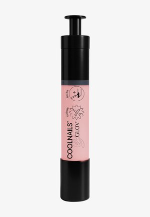 Stylo dissolvant pour vernis à ongles Coolnails de Glov noir et rose avec distributeur à bouton-poussoir et étiquettes prêtes à voyager, sans désordre.