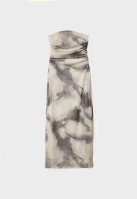Robe longue bustier avec corsage froncé et motif abstrait aquarelle gris et beige sur fond clair.