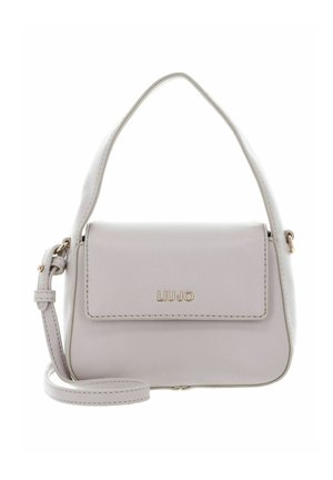 Sac à main gris clair au design structuré, doté d'un rabat avant, de ferrures dorées et d'une sangle réglable. Texture en cuir lisse.