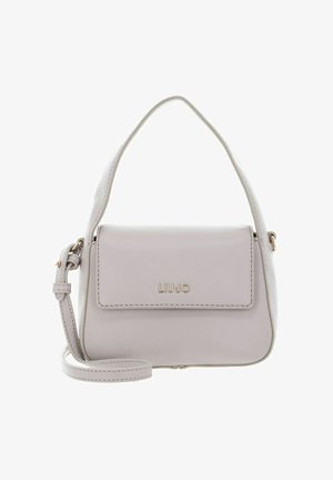 Sac à main gris clair au design structuré, doté d'un rabat avant, de ferrures dorées et d'une sangle réglable. Texture en cuir lisse.