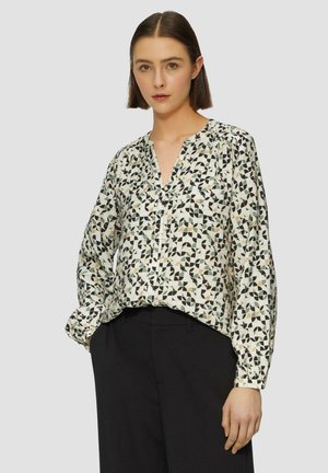 Blouse met lange mouwen in een lichte stof met een geometrisch patroon in zwart, groen en crèmekleur. Voorzien van een V-hals en knoopsluiting.