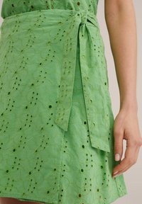 WE Fashion sukňa v tvare A - green