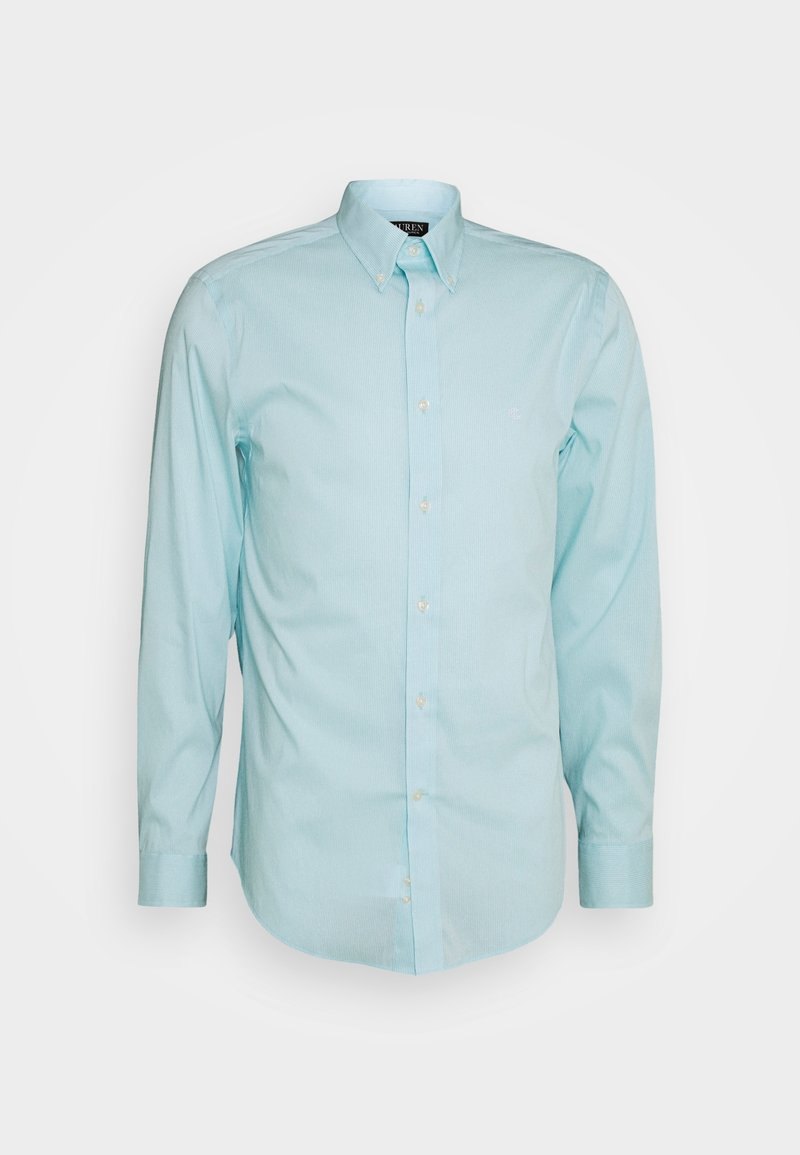 Jasnoniebieska koszula z długim rękawem zapinana na guziki, z kołnierzykiem zapinanym na guziki i subtelnymi pionowymi paskami, wyświetlona na neutralnym tle.