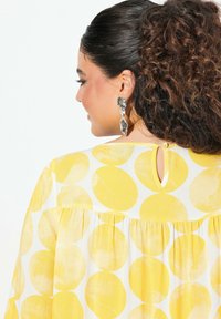 Ulla Popken DOT PRINT FLOUNCE PANEL - Jurk - snow white