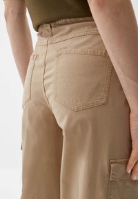 s.Oliver REGULAR MIT TASCHEN - Bojówki