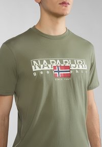 Napapijri S-AYLMER - Triko s potiskem - green lichen