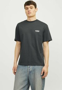 Jack & Jones JORVESTERBRO BACK SS CREW NECK  - Print T-shirt - forest river