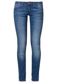 Smal blå denimjeans med en blekt finish, fem fickor, bältesömmar och en kopparknapp som detalj. Slät textur och smal passform.