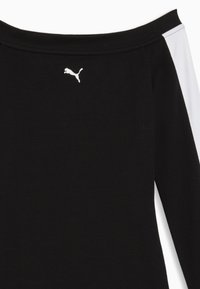 Μαύρο τοπ χωρίς ώμους με λευκό λογότυπο Puma στο κέντρο μπροστά και λευκή ρίγα που διατρέχει το μανίκι.