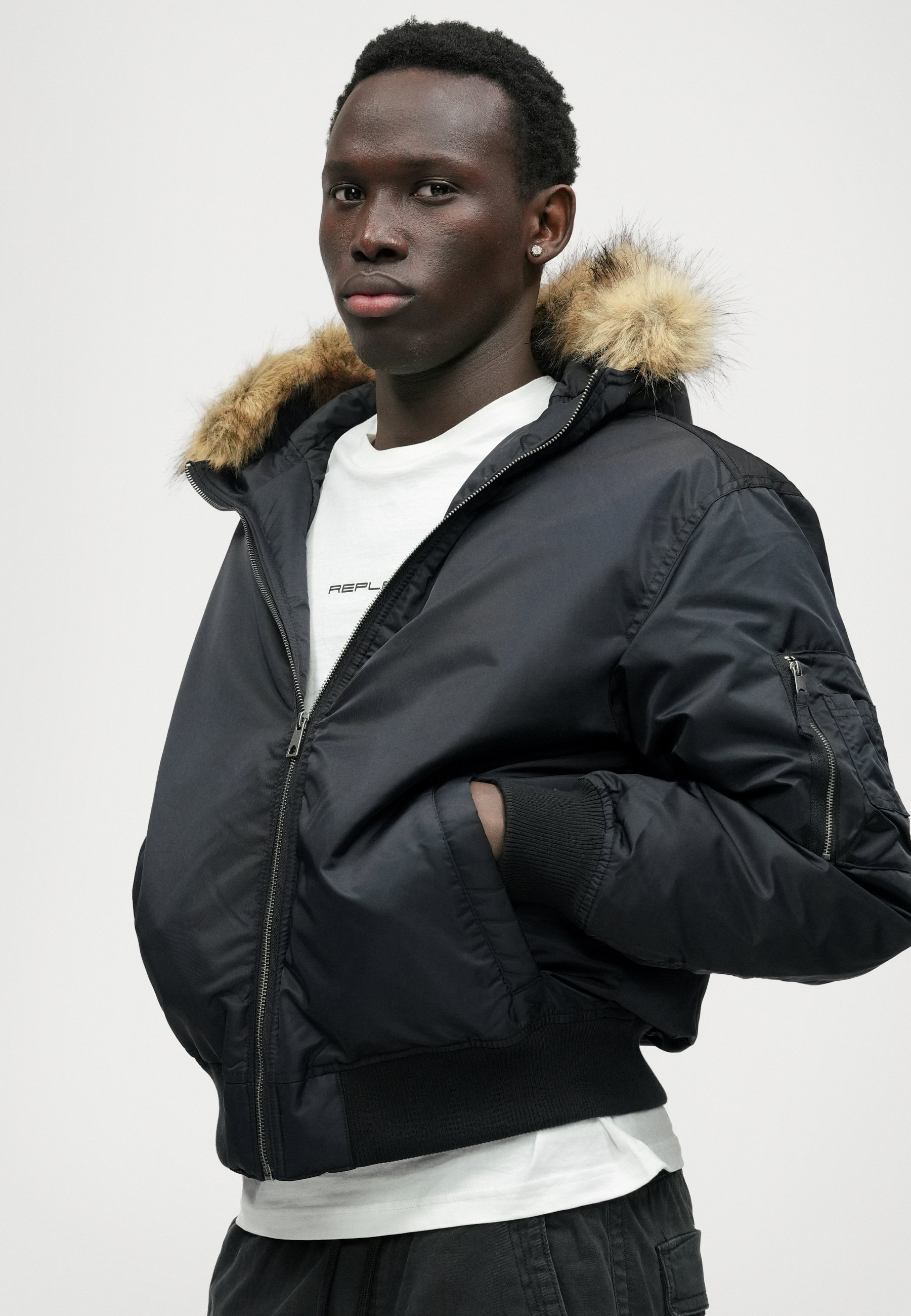 UNCROWD × HOLLISTER BOMBER JACKET / ジャケット [UC-112-018] MA1 MA-1 38 M bluco Hollister Bomber Jacket Large Vegan brown