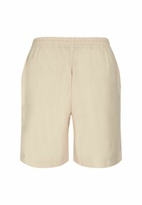 Shorts beiges avec une taille élastique, coupe à mi-genoux, texture lisse et deux poches latérales. Design simple sans motifs supplémentaires.
