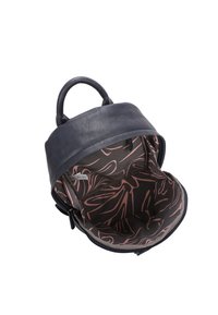Zaino in pelle blu navy con parte superiore curvata, dotato di un interno con motivo rosa e marrone e di una piccola tasca interna.