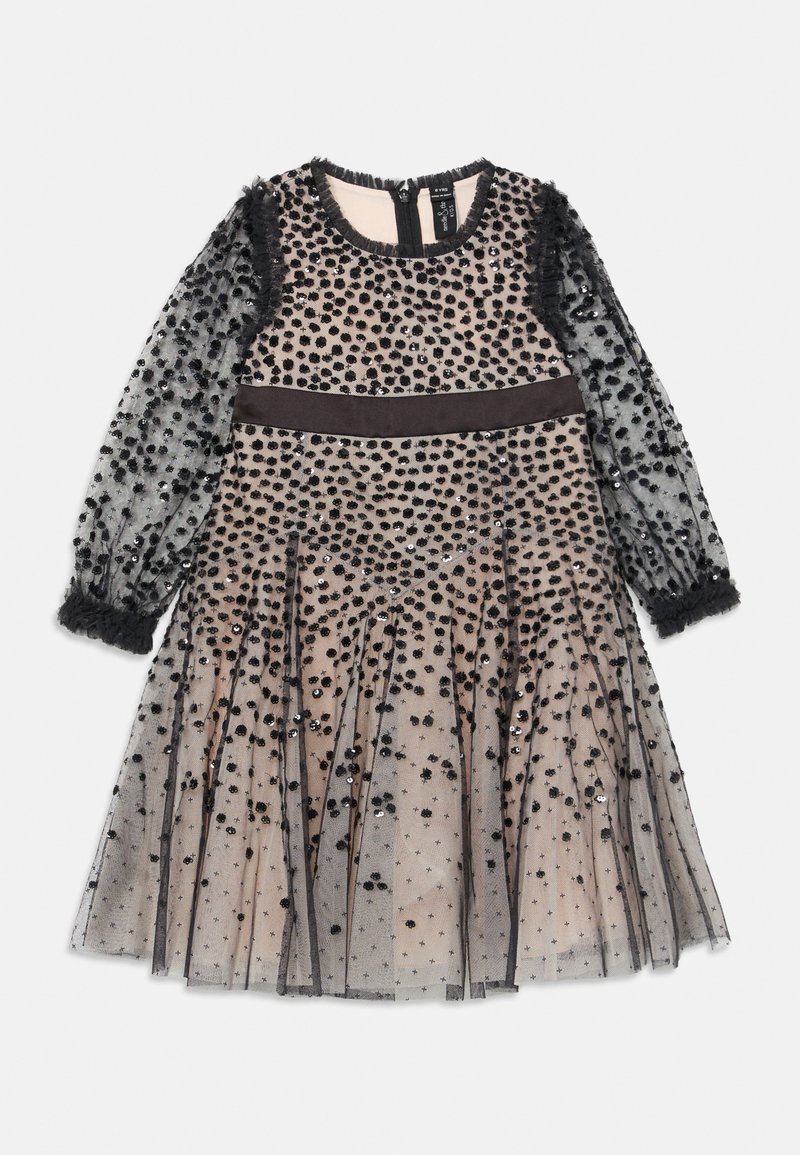 Vestido de manga larga beige con superposición de tul negro con lunares, cinturilla negra y puños de manga con volantes, diseñado para una niña de 6 años.