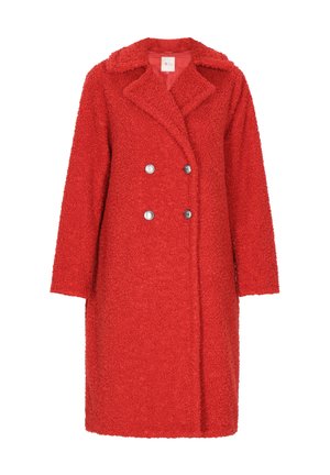 Cappotto rosso strutturato doppiopetto con colletto a rotondo e bottoni argentati, realizzato in un materiale morbido e soffice, con maniche lunghe.