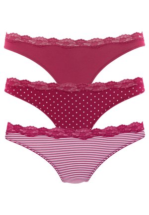 Conjunto de tres tangas para mujer en diferentes tonos de magenta. Características incluyen un acabado de encaje, estampado de lunares y patrones a rayas.