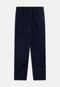 Navy blå elastisk midjebukser med rett ben-design, med en liten baklomme med glidelås og en glatt, myk tekstur.