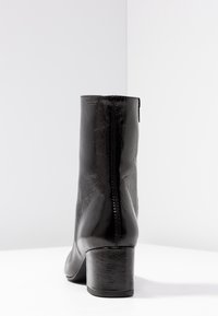 Vagabond Botines - black