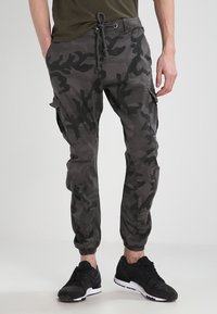 Urban Classics Kapsáče - dark grey