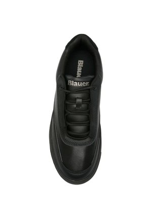 Zwarte leren sneaker met afgeronde neus en zwarte veters, gezien van boven, met de merknaam "Blauer" op de tong en binnenzool.