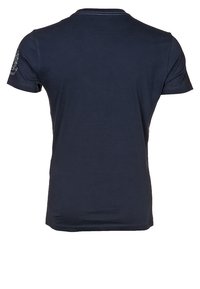 Námořnické bavlněné tričko s krátkým rukávem, kulatým výstřihem a jednoduchým designem. Obsahuje švy kolem límce a ramene.