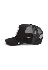 Gorra negra ajustable con una parte delantera sólida y parte trasera de malla, con un visor plano y un parche de logo en el lado. La textura varía entre la tela y la malla.