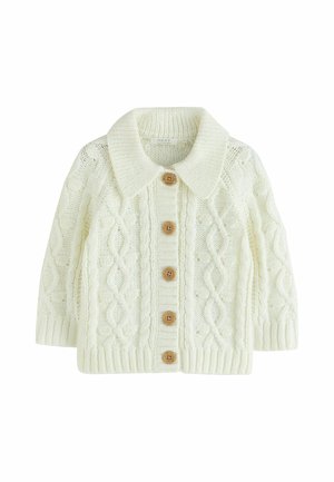 Strikket babycardigan i cremefarve med kabelmønstre, træknapper, lange ærmer og en bred krave.