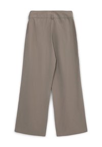 Pantalons à jambes larges en tissu beige doux, présentant une texture lisse, deux poches latérales et une ceinture droite avec de légères plis.