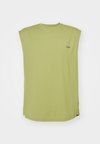 STRIDE SLEEVELESS MEN - Felső - light olive