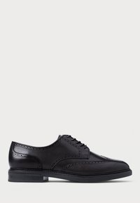 ASHER LEATHER WINGTIP SHOE - Alkalmi fűzős cipők - black