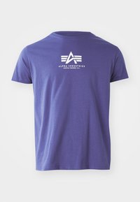 - T-shirt z nadrukiem