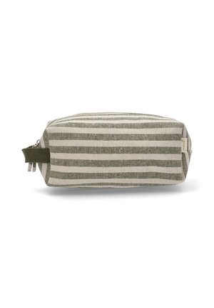 Estuche de lápices a rayas en verde y crema con cierre de cremallera, de forma rectangular, hecho de un tejido texturizado. Cuenta con un pequeño lazo lateral para un manejo fácil.