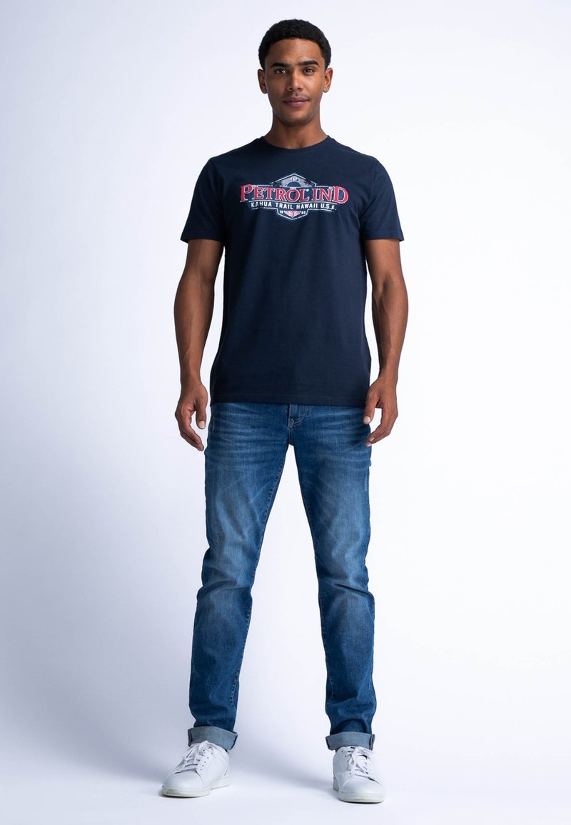 T-shirt Rouge Homme Petrol Industries Classic Print | Espace des marques