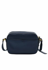 Compact rechthoekige marineblauwe leren crossbody tas met een voorste insteekvak, gouden ritssluiting en verstelbare schouderband op witte achtergrond.