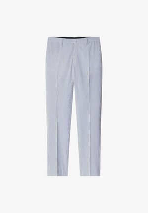 Spodnie w paski wykonane z lekkiego materiału, posiadające pionowe niebieskie i białe paski, płaski przód oraz zwężającą się nogawkę.