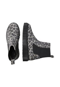 Stivali alla caviglia con stampa leopardata, lati elasticizzati neri, tessuto grigio testurizzato e suola nera rigata. Presenta un gancio sul retro.