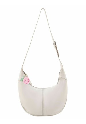 Sac en cuir léger gris avec un design incurvé ; comprend un porte-clés smiley rose et une seule sangle ajustable.
