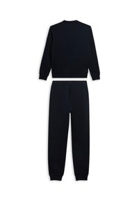 Conjunto de sudadera y pantalones jogger en azul marino, confeccionado en mezcla de algodón. La sudadera tiene puños acanalados y cuello redondo; los joggers cuentan con cintura elástica.