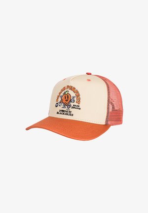 Căciulă cu față bej, vizor portocaliu și spate din plasă. Prezintă un logo brodat "PEACH PERFECT" și un personaj de piersică desenat.