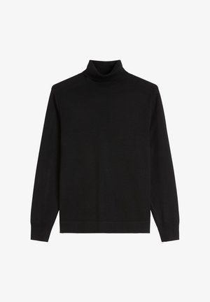 Czarny sweter z golfem wykonany z miękkiej dzianiny, z długimi rękawami, ściągaczami na mankietach i dole. Prosty, jednolity kolor, bez wzorów i dodatków.
