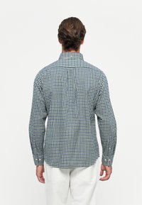 Langearm shirt in groen en marineblauw geruit patroon, met een spreadkraag, knoopmanchetten en een rechte snit. Textuurstof.