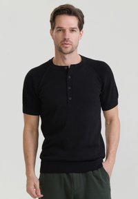 Unausgewählt, black