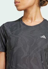 adidas Performance Camiseta estampada - black