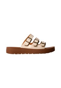 Sandale beige à enfiler avec trois sangles à boucles réglables et une semelle épaisse marron, conçue pour une tenue décontractée.